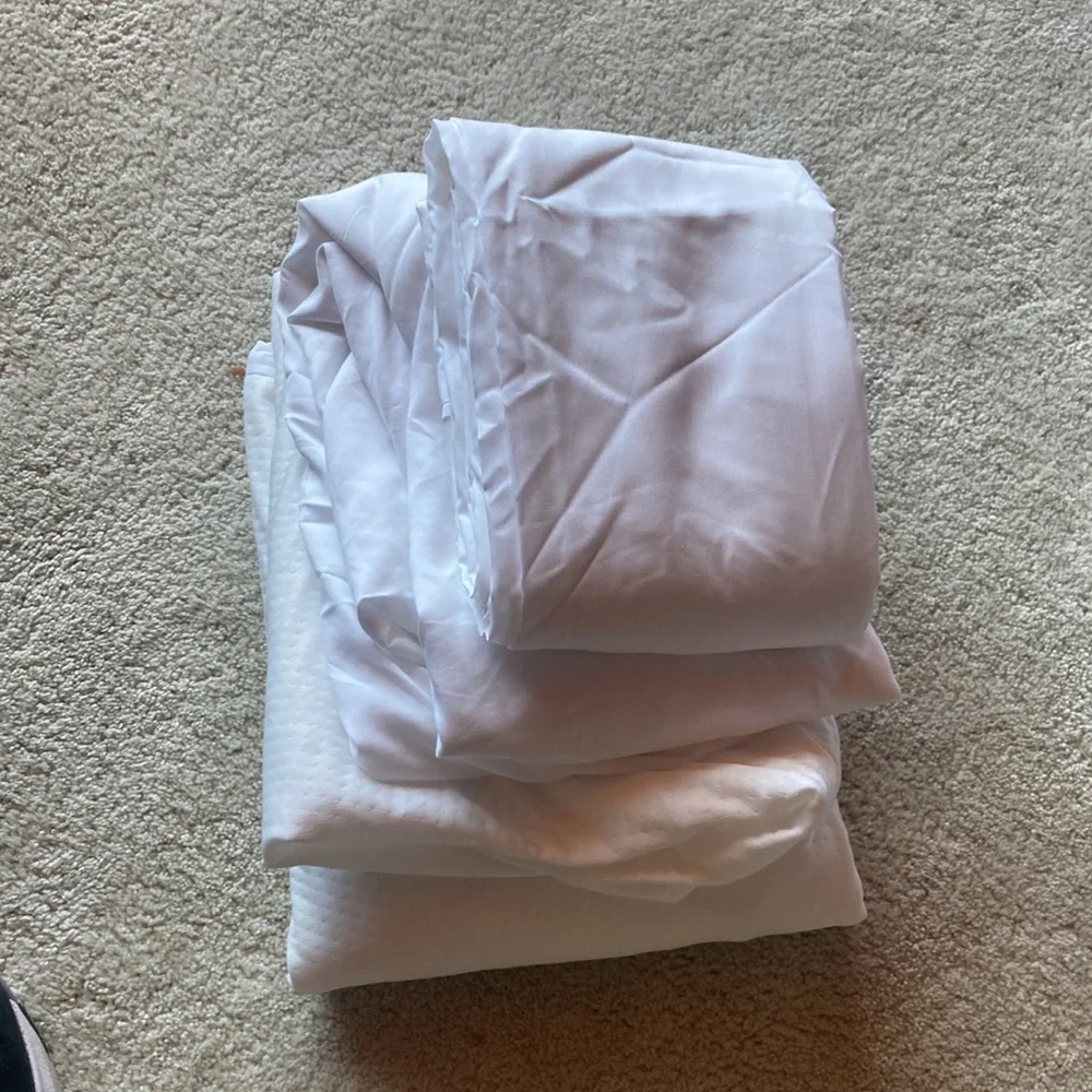 Resident Twin XL Sheets with Protector